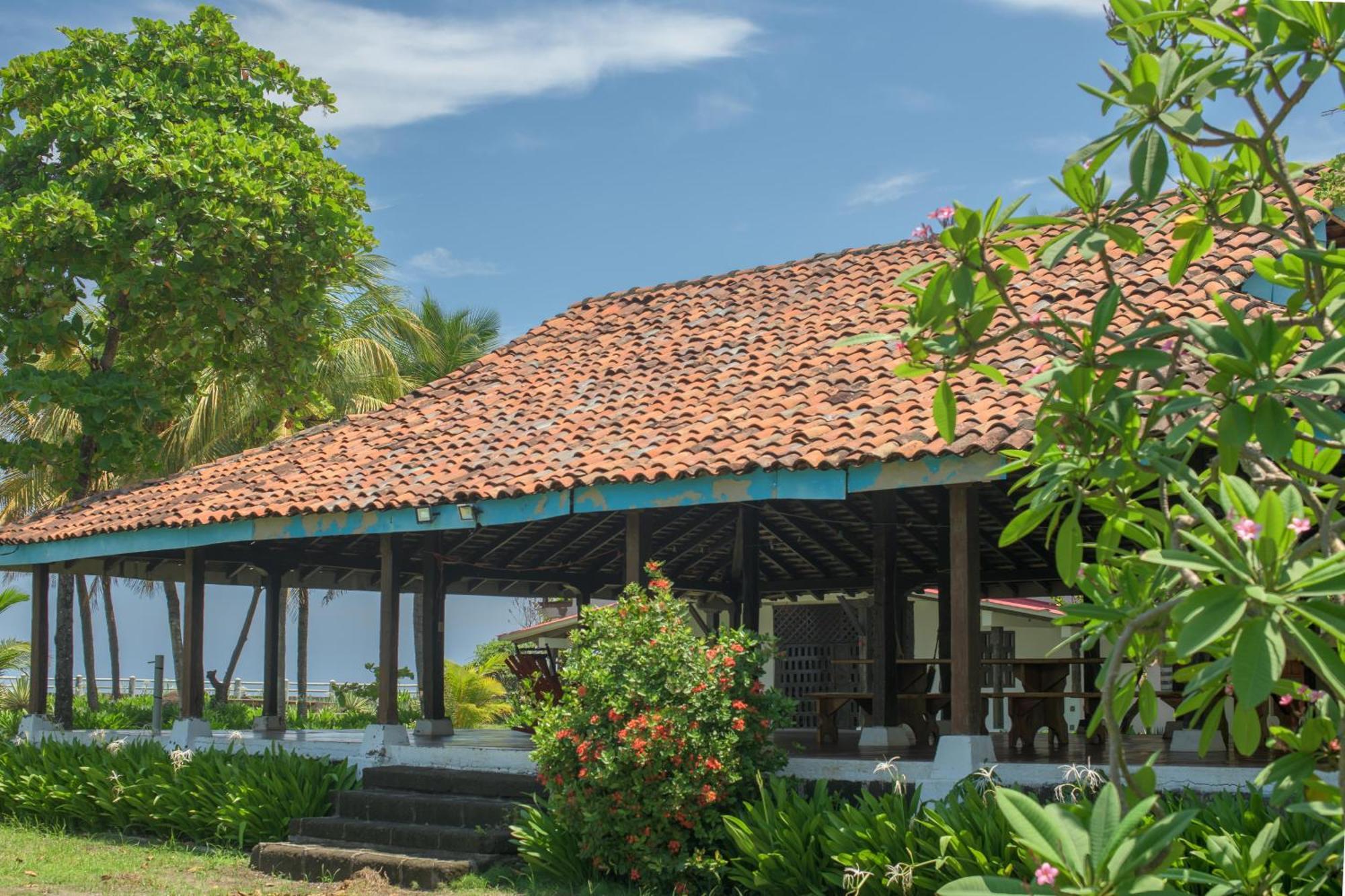 Casa De Playa Los Moncada León Exterior foto